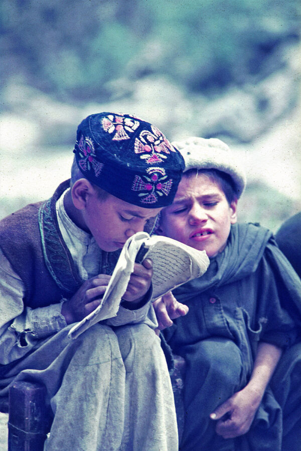 nuristani-school-boys-1971
