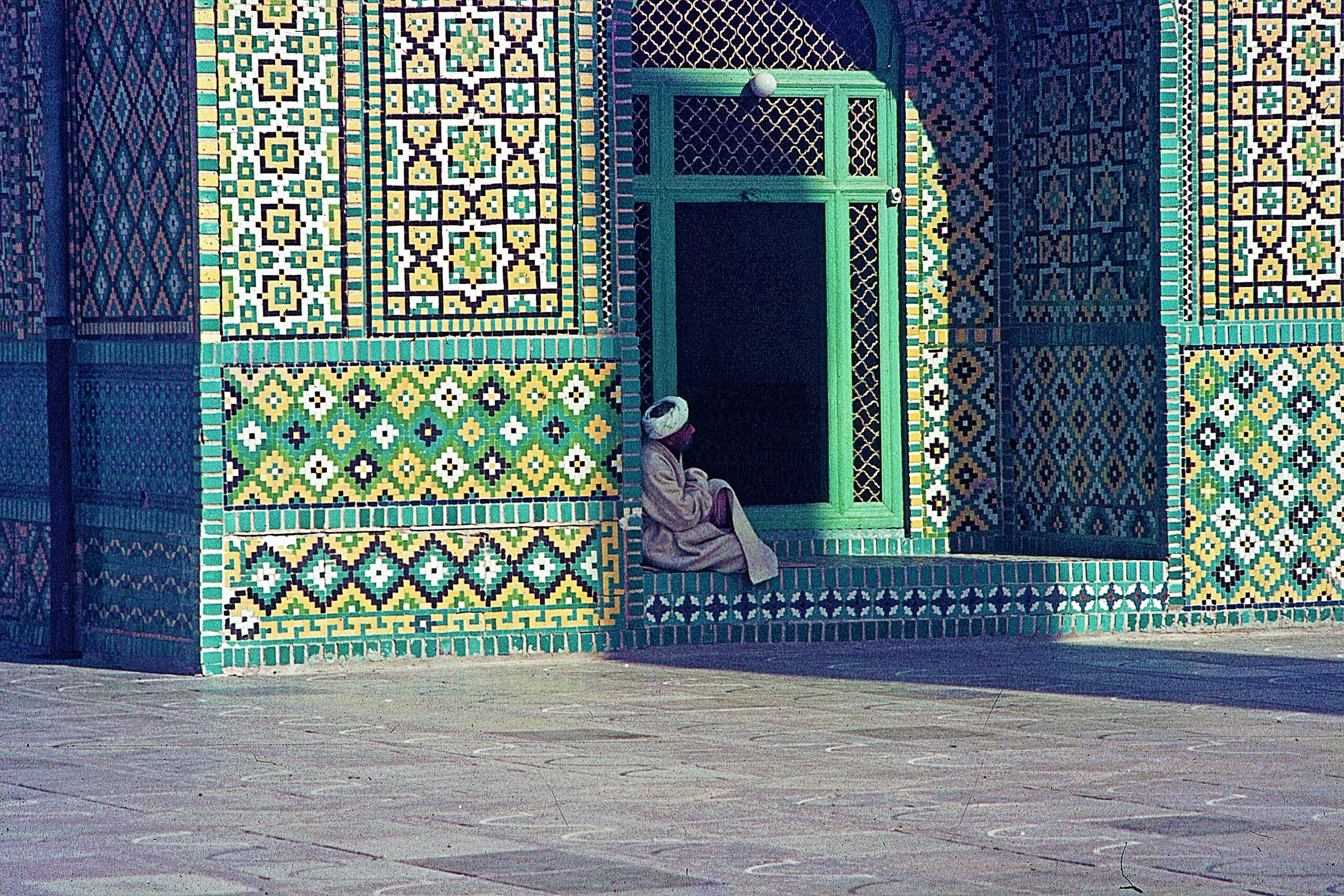 man-resting-at-mosque-1971