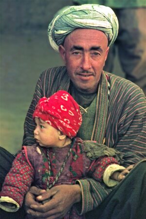 uzbek-father-child-1971